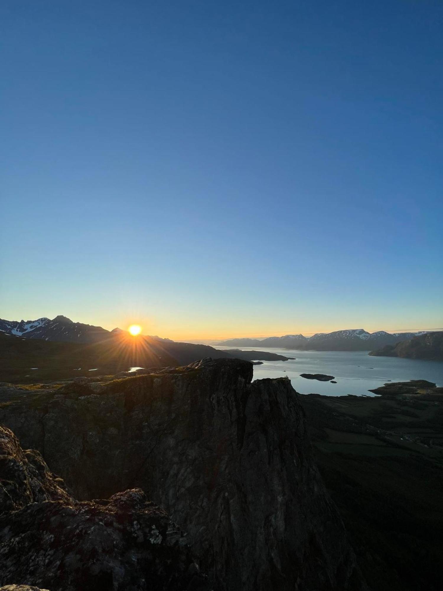 Lyngen Apartments Lyngseidet Bagian luar foto