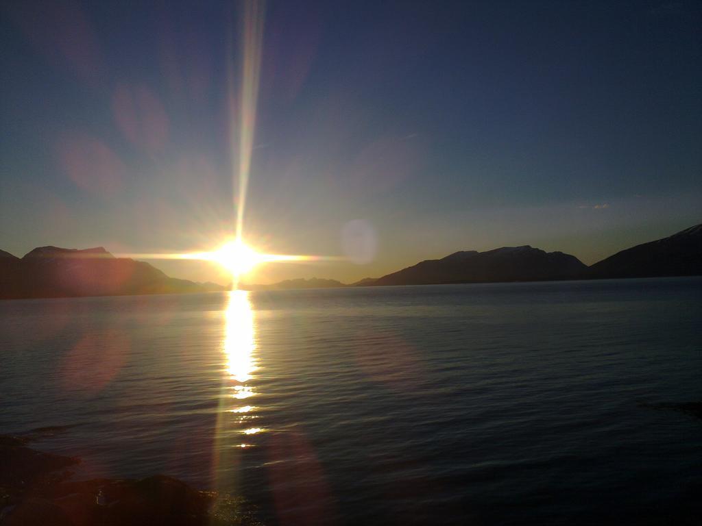 Lyngen Apartments Lyngseidet Bagian luar foto